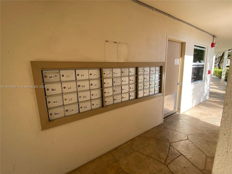 Active With Contract: $89,000 (1 beds, 1 baths, 798 Square Feet)