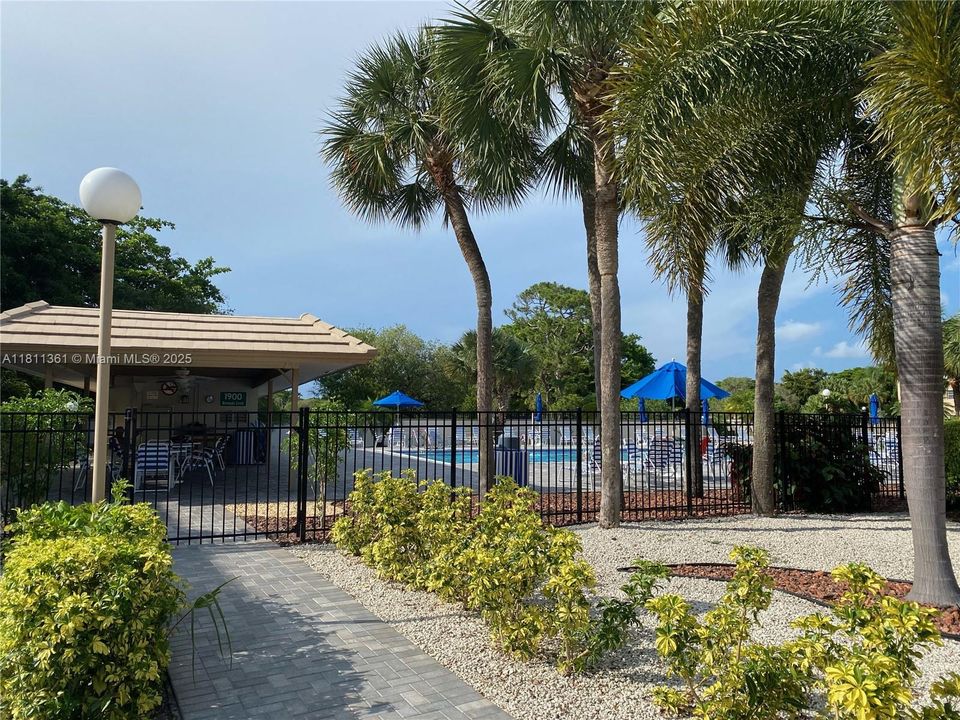 Active With Contract: $89,000 (1 beds, 1 baths, 798 Square Feet)