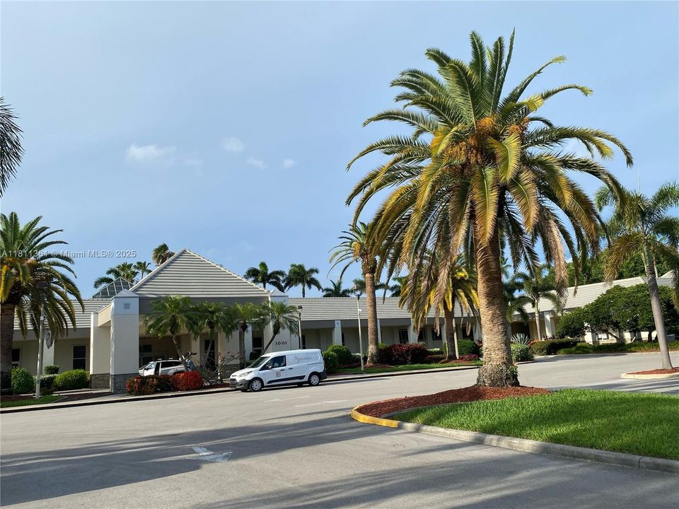 Active With Contract: $89,000 (1 beds, 1 baths, 798 Square Feet)