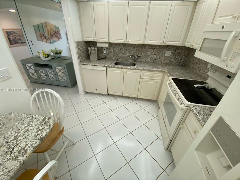 Active With Contract: $89,000 (1 beds, 1 baths, 798 Square Feet)