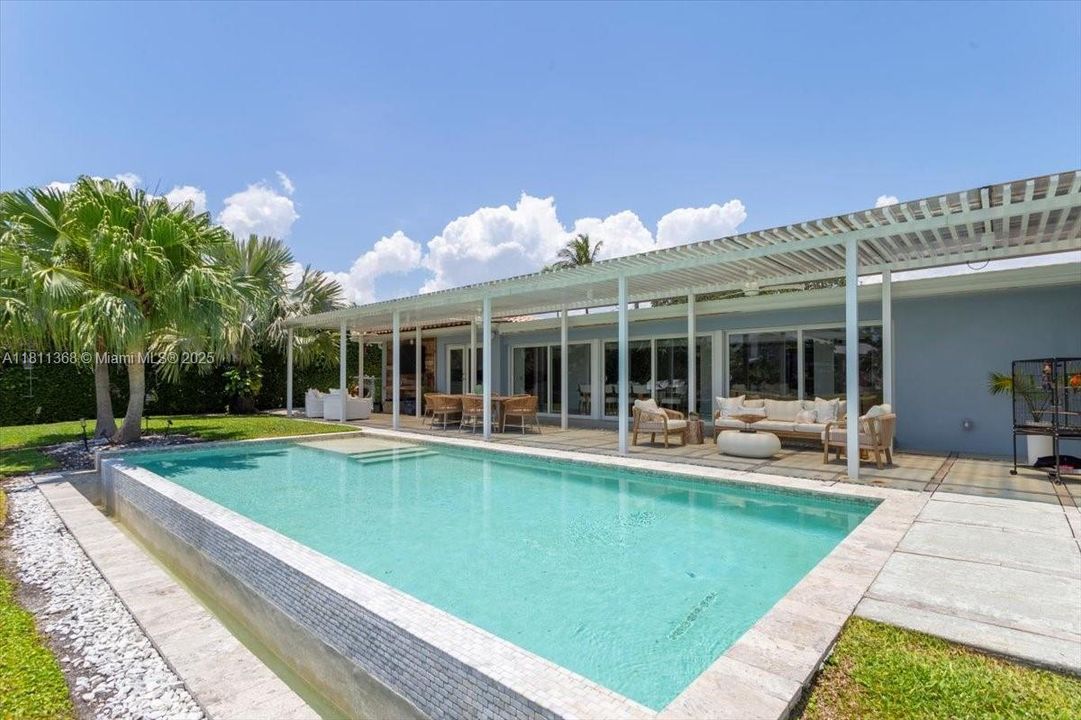 For Sale: $6,200,000 (3 beds, 2 baths, 3079 Square Feet)