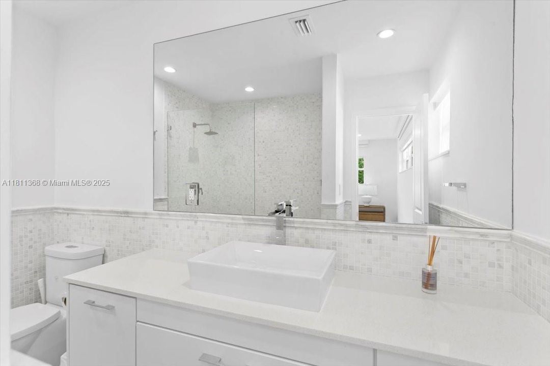 For Sale: $6,200,000 (3 beds, 2 baths, 3079 Square Feet)