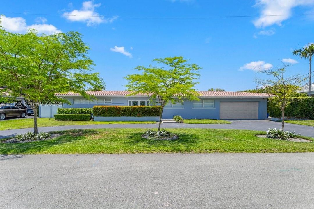 For Sale: $6,200,000 (3 beds, 2 baths, 3079 Square Feet)