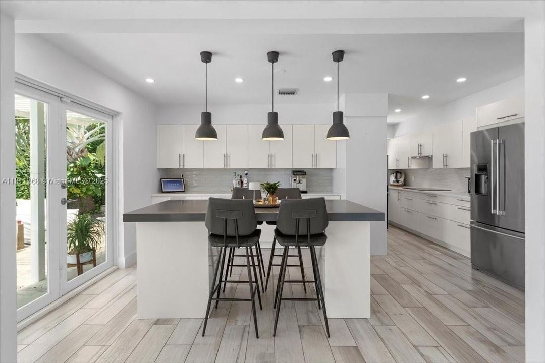 For Sale: $6,200,000 (3 beds, 2 baths, 3079 Square Feet)