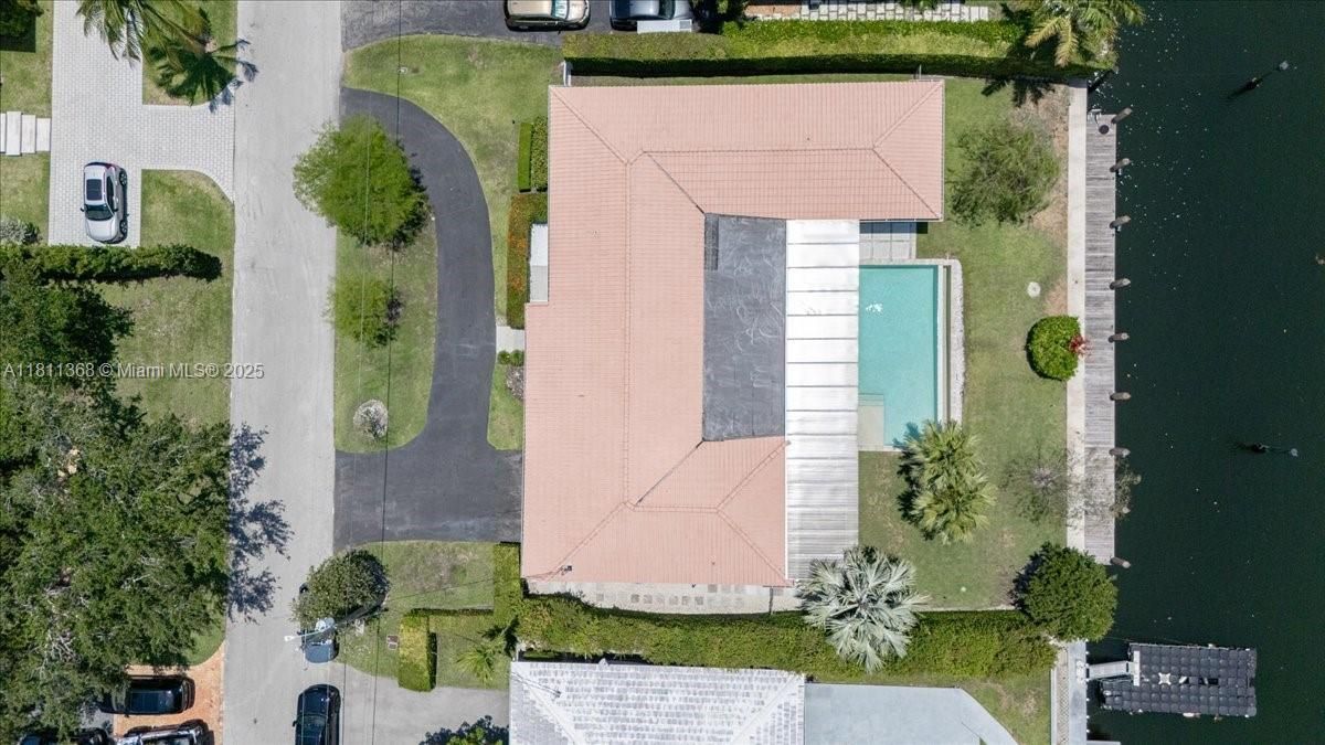 For Sale: $6,200,000 (3 beds, 2 baths, 3079 Square Feet)