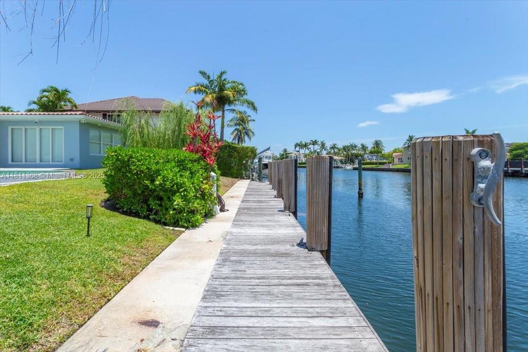 For Sale: $6,200,000 (3 beds, 2 baths, 3079 Square Feet)