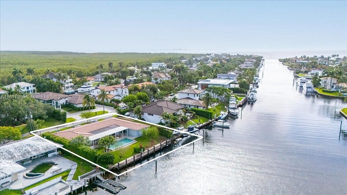 For Sale: $6,200,000 (3 beds, 2 baths, 3079 Square Feet)