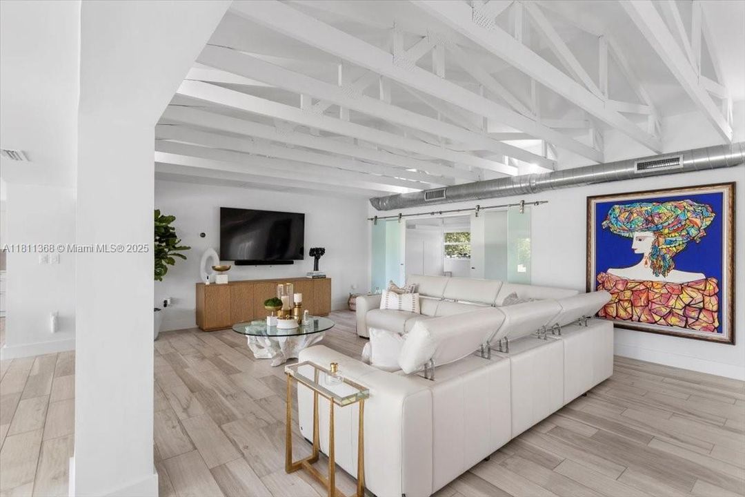 For Sale: $6,200,000 (3 beds, 2 baths, 3079 Square Feet)