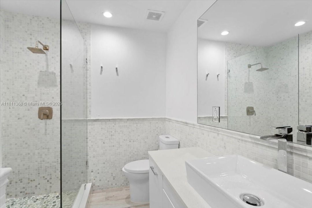 For Sale: $6,200,000 (3 beds, 2 baths, 3079 Square Feet)