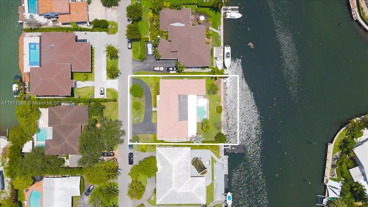 For Sale: $6,200,000 (3 beds, 2 baths, 3079 Square Feet)