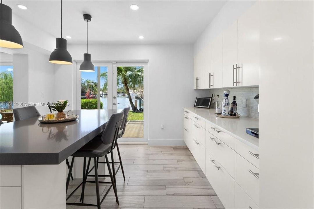 For Sale: $6,200,000 (3 beds, 2 baths, 3079 Square Feet)