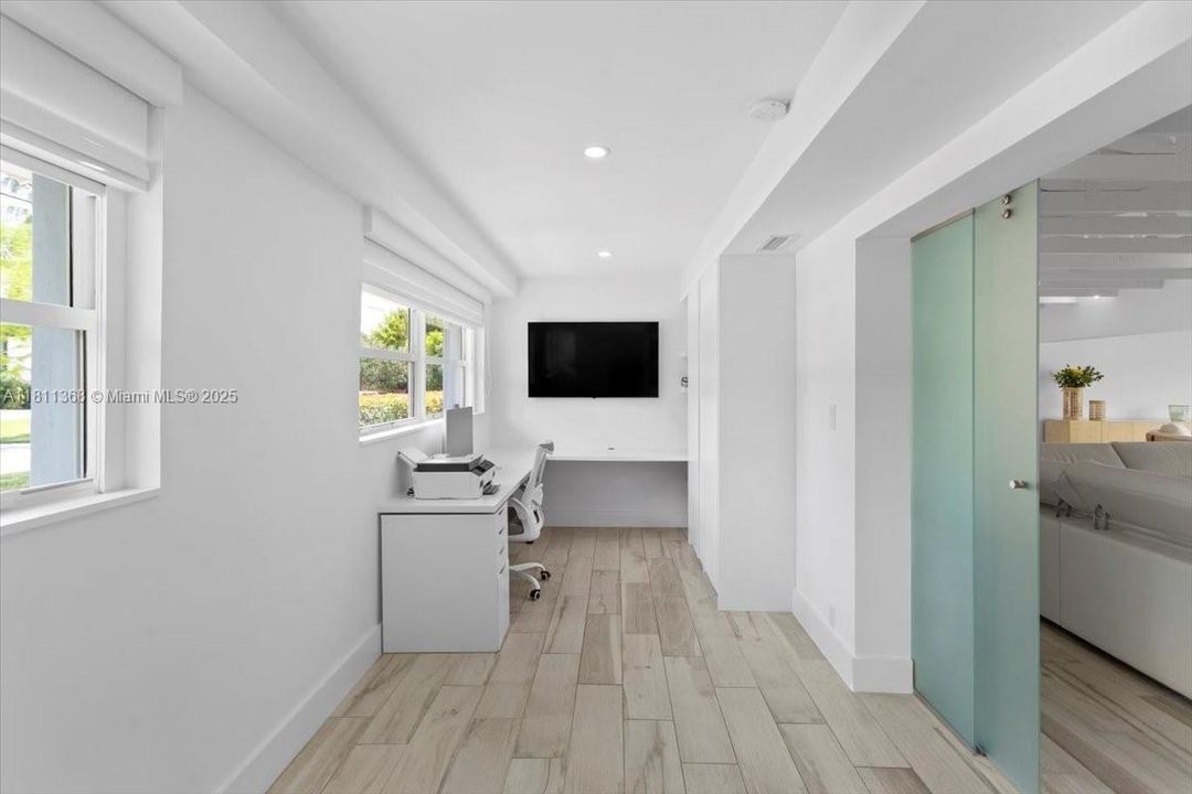 For Sale: $6,200,000 (3 beds, 2 baths, 3079 Square Feet)