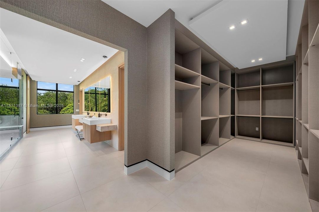 В аренду: $49,500 (8 спален, 8 ванн, 9376 Квадратных фут)