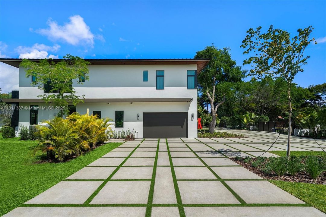 В аренду: $49,500 (8 спален, 8 ванн, 9376 Квадратных фут)