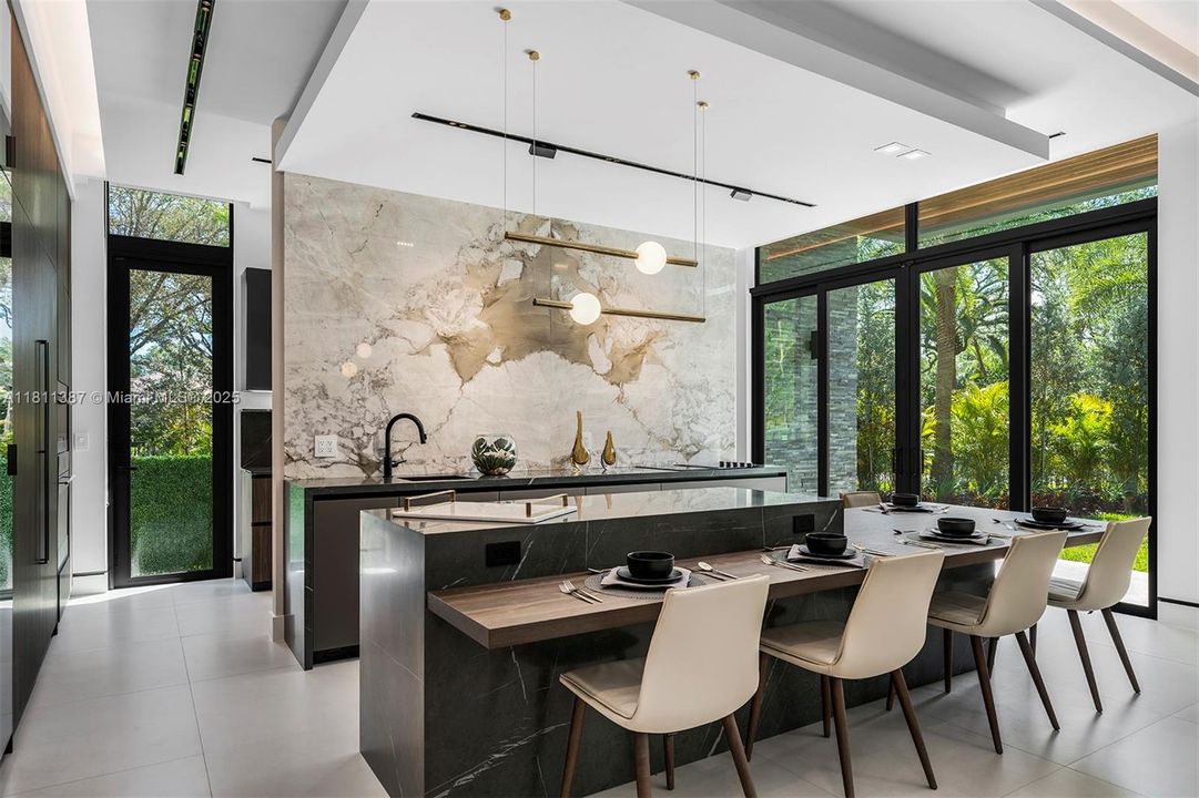 В аренду: $49,500 (8 спален, 8 ванн, 9376 Квадратных фут)