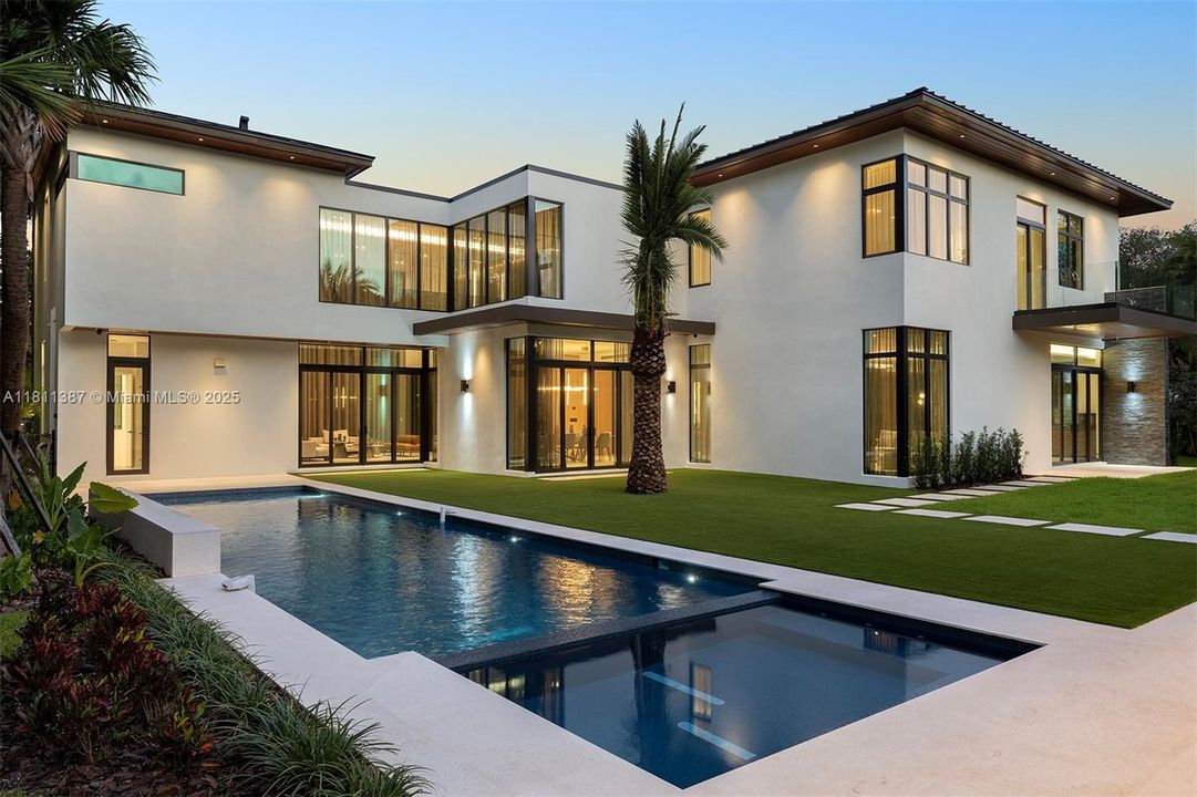 В аренду: $49,500 (8 спален, 8 ванн, 9376 Квадратных фут)