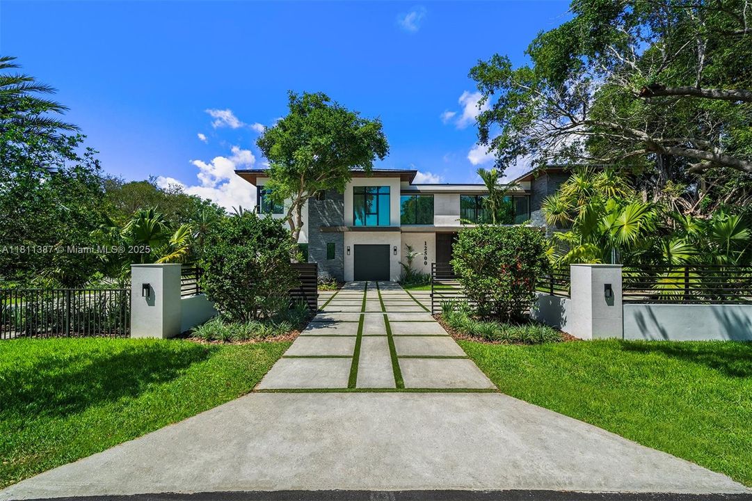 В аренду: $49,500 (8 спален, 8 ванн, 9376 Квадратных фут)