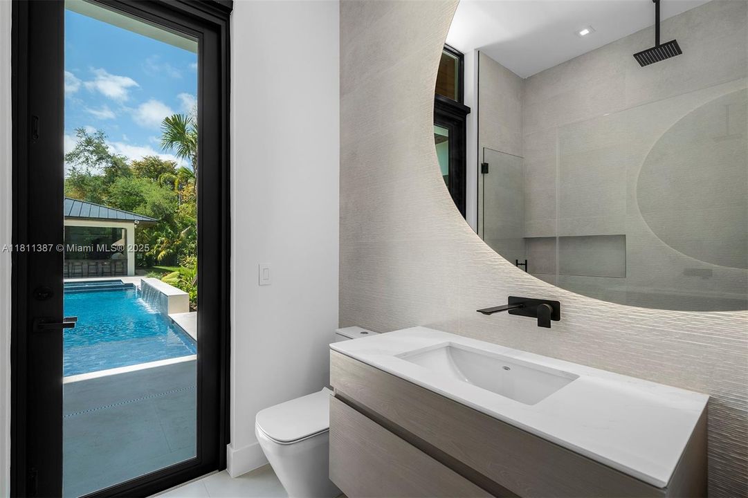 В аренду: $49,500 (8 спален, 8 ванн, 9376 Квадратных фут)