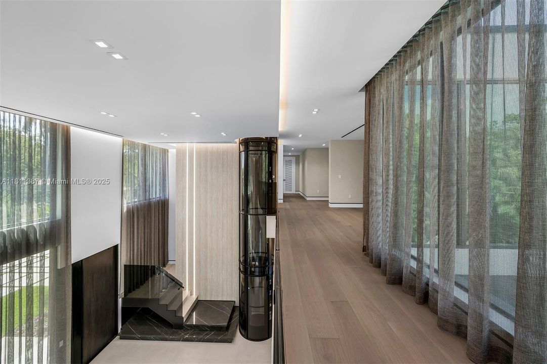 В аренду: $49,500 (8 спален, 8 ванн, 9376 Квадратных фут)