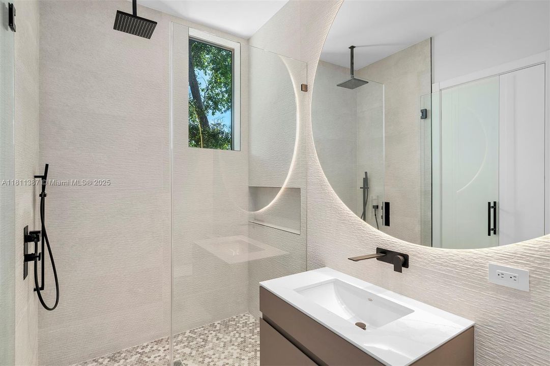 В аренду: $49,500 (8 спален, 8 ванн, 9376 Квадратных фут)