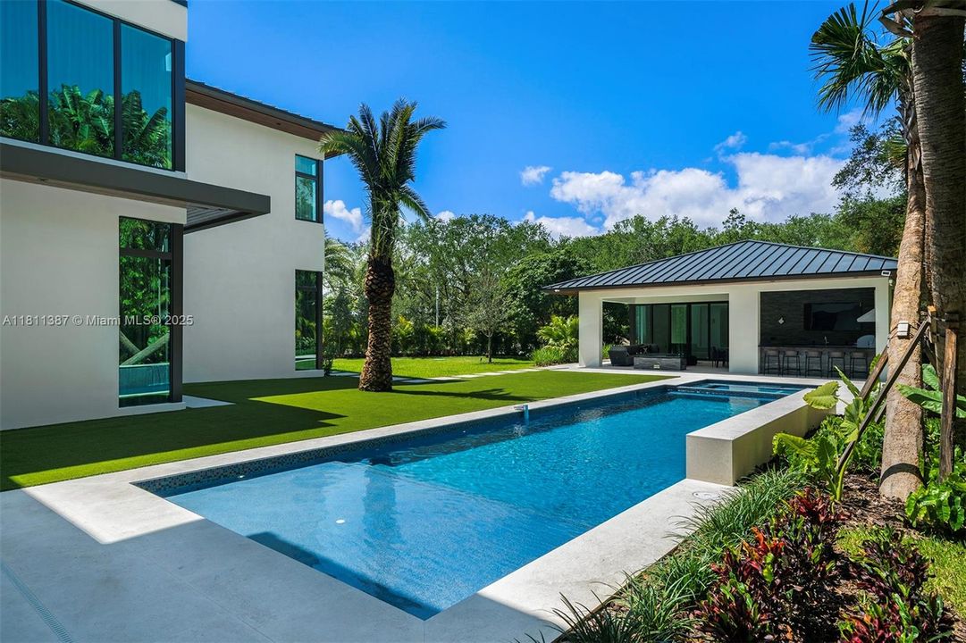 В аренду: $49,500 (8 спален, 8 ванн, 9376 Квадратных фут)