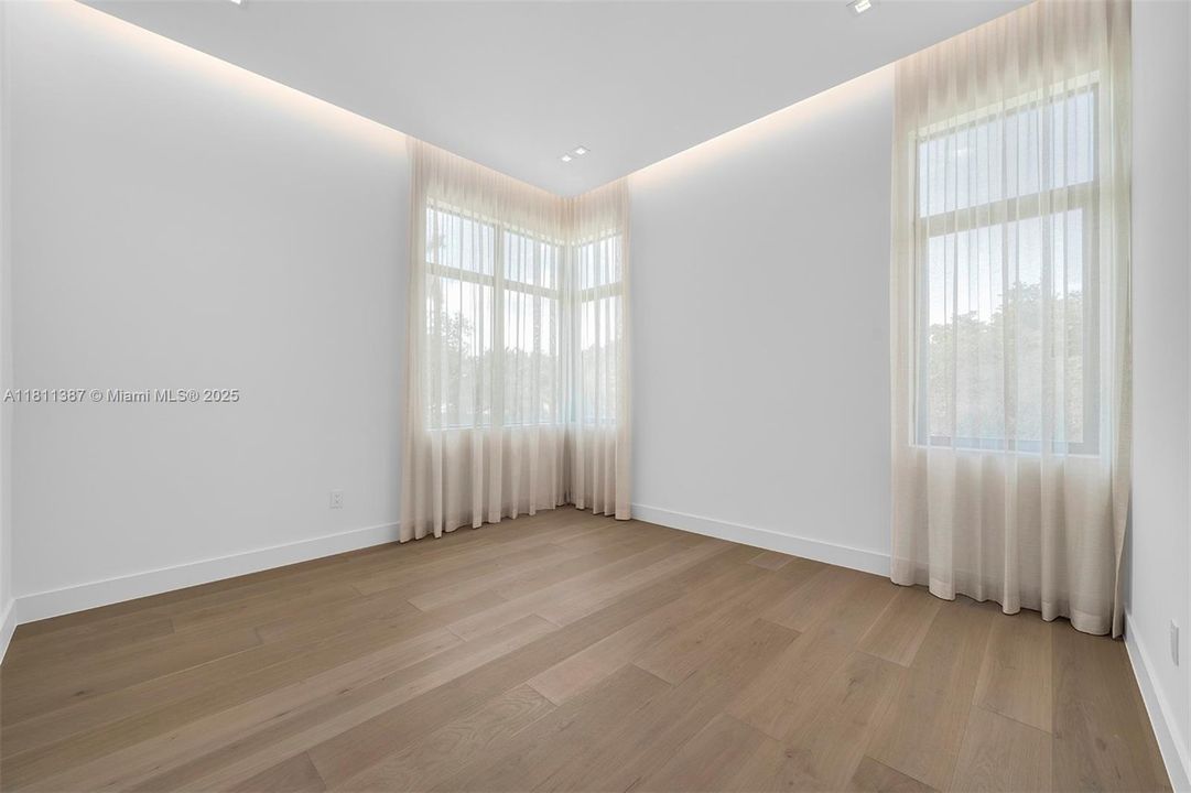 В аренду: $49,500 (8 спален, 8 ванн, 9376 Квадратных фут)