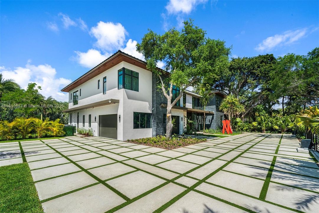 В аренду: $49,500 (8 спален, 8 ванн, 9376 Квадратных фут)