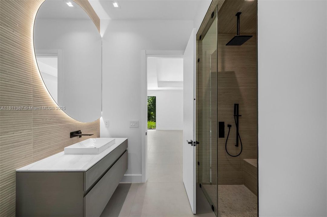 В аренду: $49,500 (8 спален, 8 ванн, 9376 Квадратных фут)