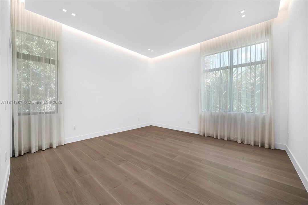 В аренду: $49,500 (8 спален, 8 ванн, 9376 Квадратных фут)