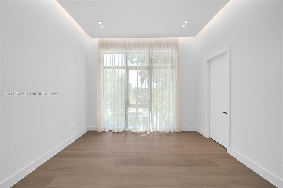 В аренду: $49,500 (8 спален, 8 ванн, 9376 Квадратных фут)