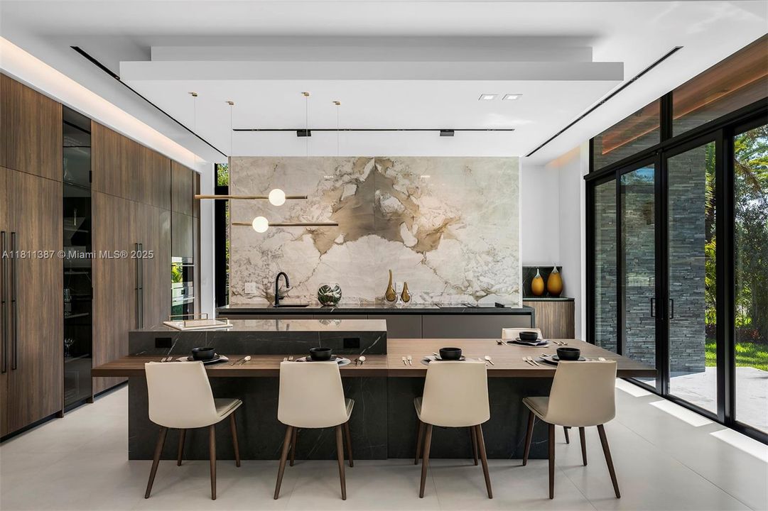 В аренду: $49,500 (8 спален, 8 ванн, 9376 Квадратных фут)