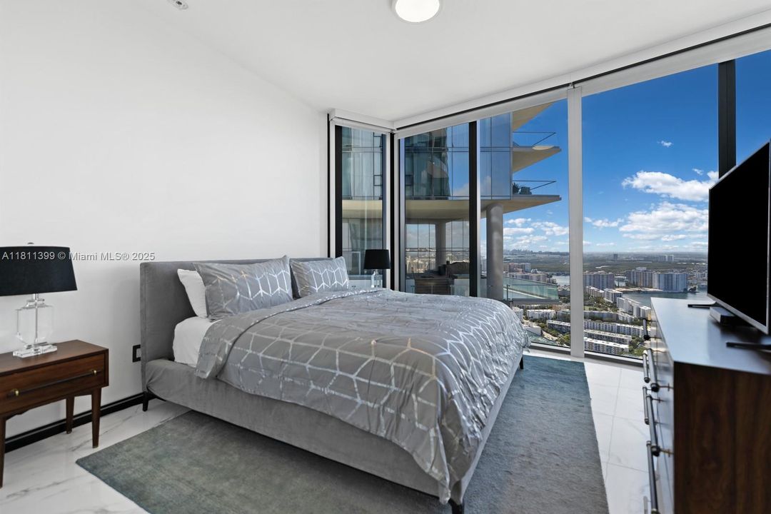 For Sale: $5,850,000 (3 beds, 4 baths, 3130 Square Feet)