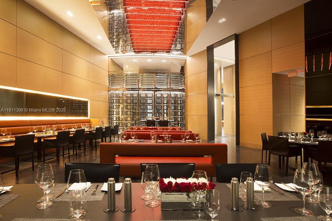 For Sale: $5,850,000 (3 beds, 4 baths, 3130 Square Feet)