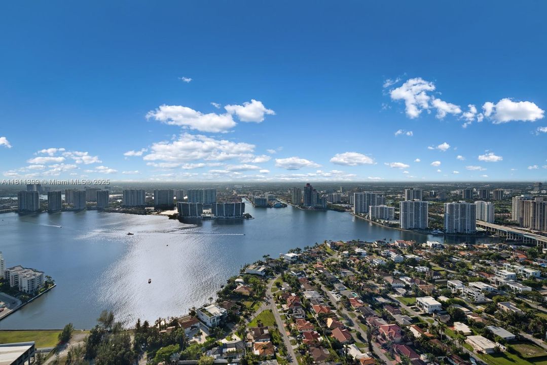 For Sale: $5,850,000 (3 beds, 4 baths, 3130 Square Feet)