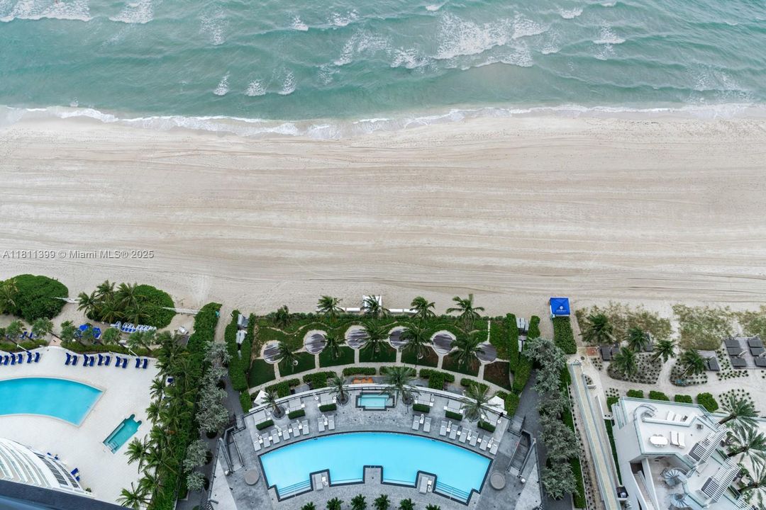 For Sale: $5,850,000 (3 beds, 4 baths, 3130 Square Feet)