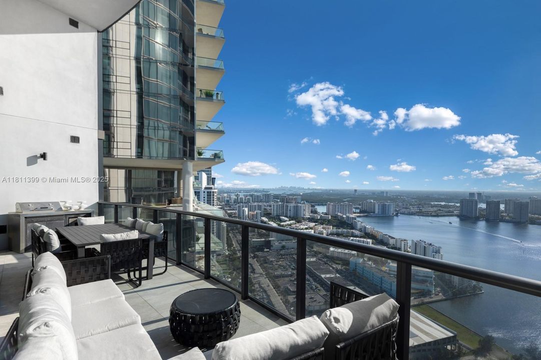 For Sale: $5,850,000 (3 beds, 4 baths, 3130 Square Feet)