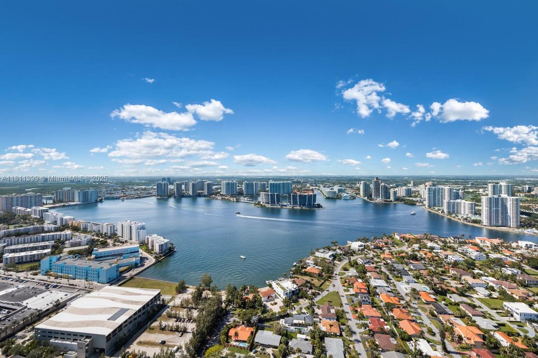 For Sale: $5,850,000 (3 beds, 4 baths, 3130 Square Feet)