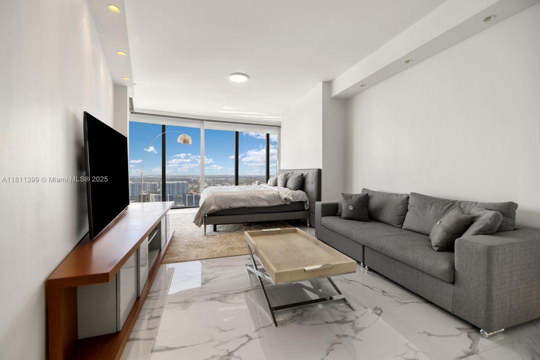 For Sale: $5,850,000 (3 beds, 4 baths, 3130 Square Feet)