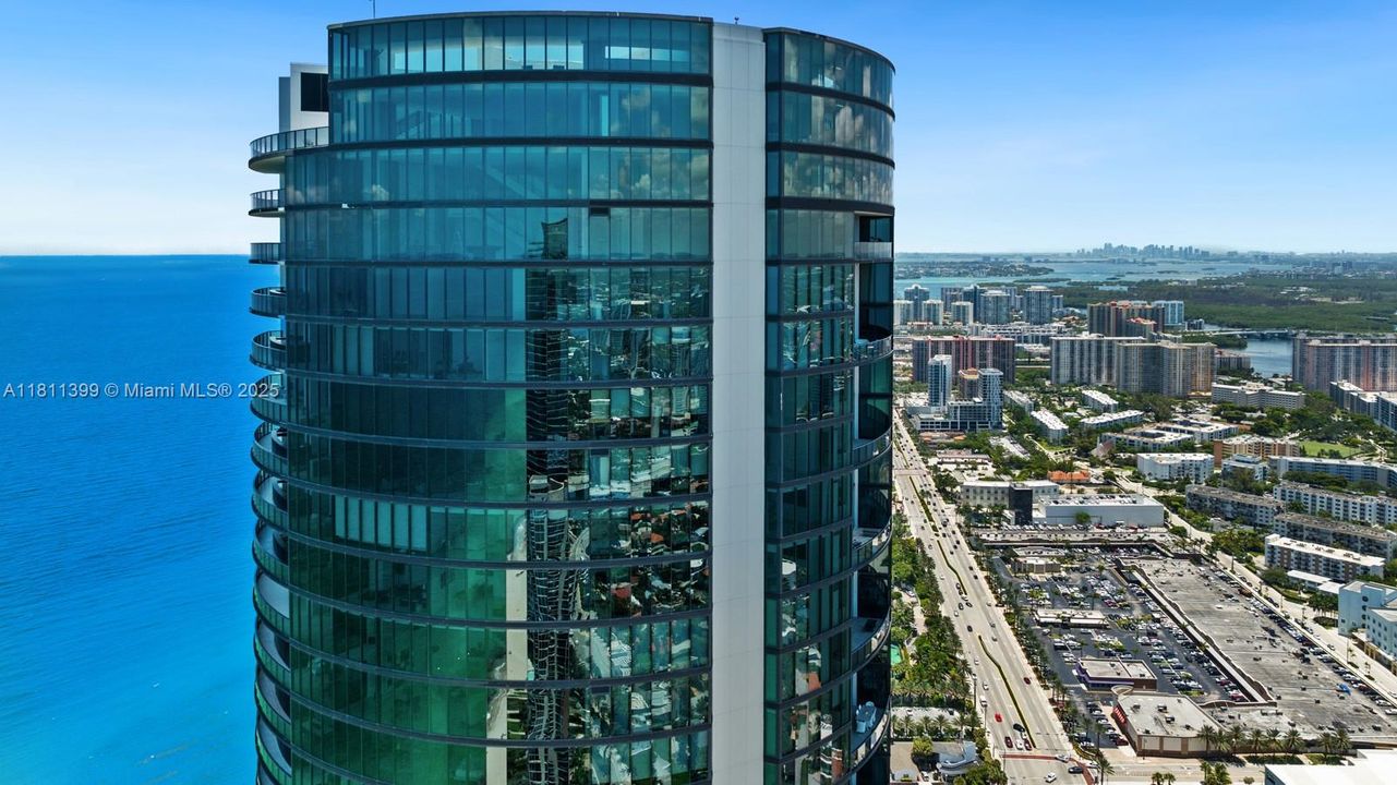 For Sale: $5,850,000 (3 beds, 4 baths, 3130 Square Feet)