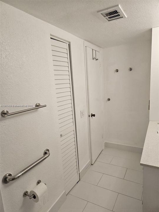 合同活跃: $1,900 (1 贝兹, 1 浴室, 743 平方英尺)