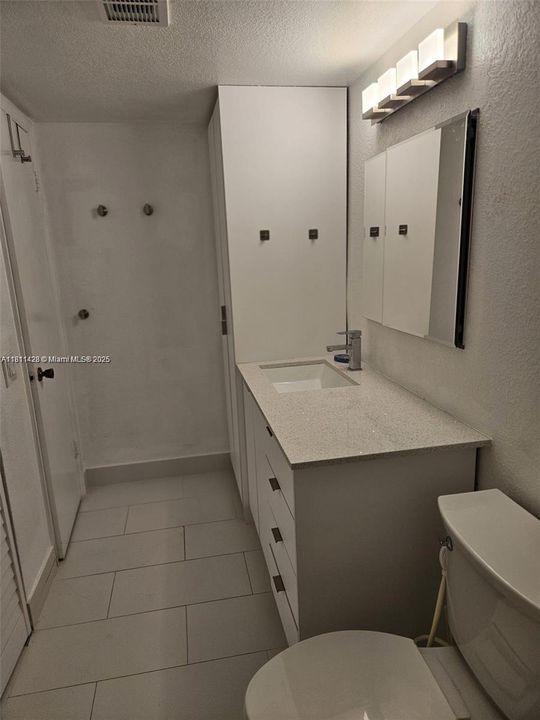 合同活跃: $1,900 (1 贝兹, 1 浴室, 743 平方英尺)