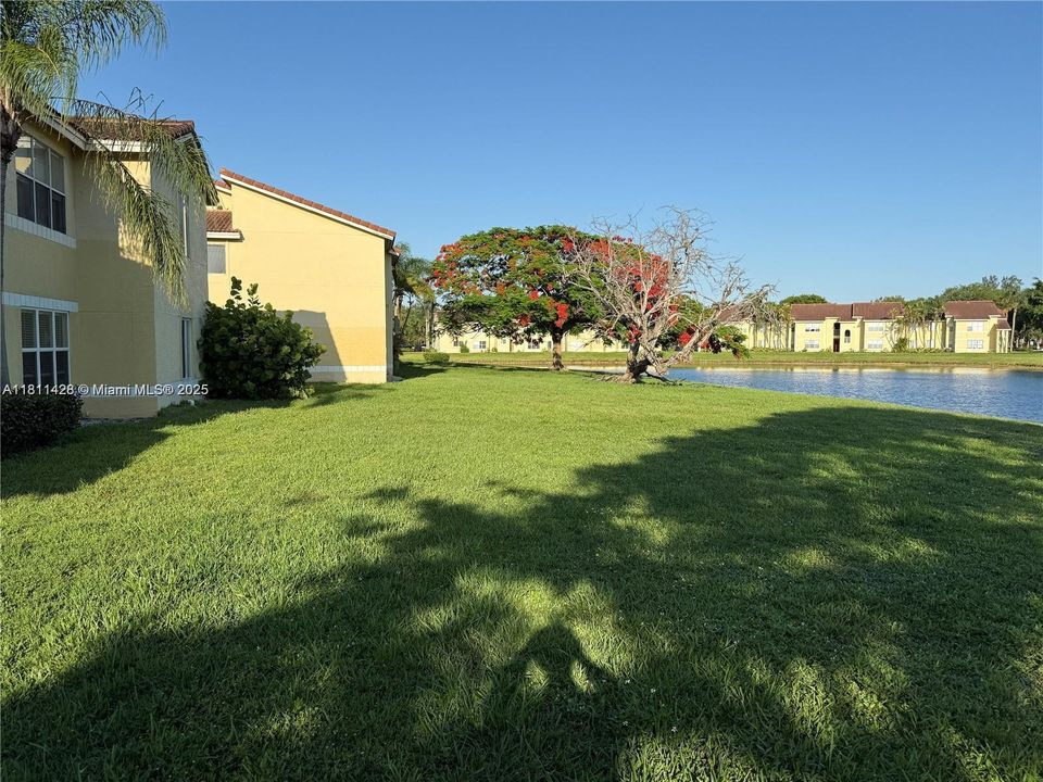 合同活跃: $1,900 (1 贝兹, 1 浴室, 743 平方英尺)