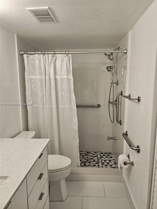 合同活跃: $1,900 (1 贝兹, 1 浴室, 743 平方英尺)