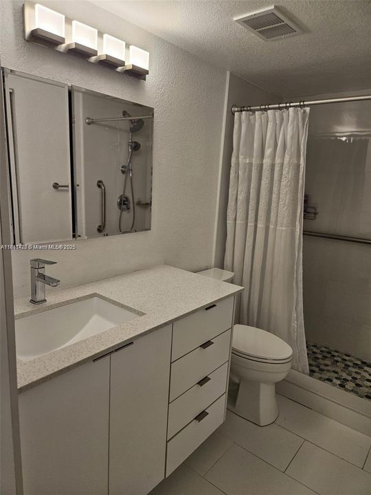 合同活跃: $1,900 (1 贝兹, 1 浴室, 743 平方英尺)