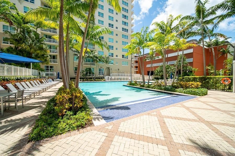 Vendido Recientemente: $398,000 (2 camas, 1 baños, 964 Pies cuadrados)