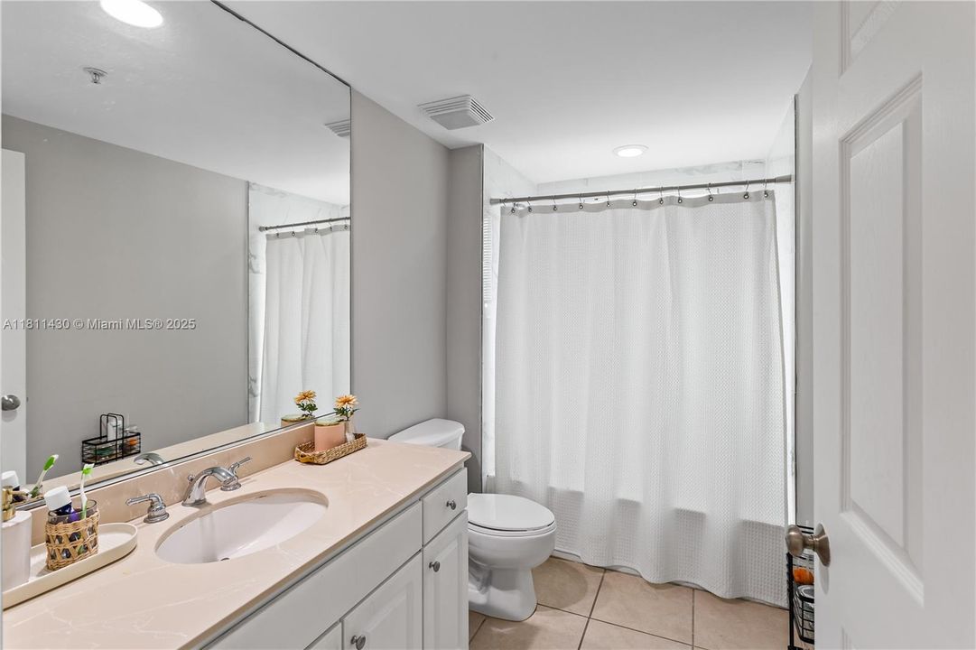 Vendido Recientemente: $398,000 (2 camas, 1 baños, 964 Pies cuadrados)