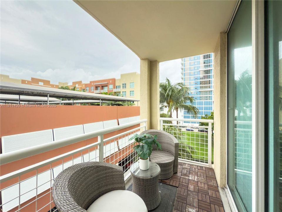 Vendido Recientemente: $398,000 (2 camas, 1 baños, 964 Pies cuadrados)