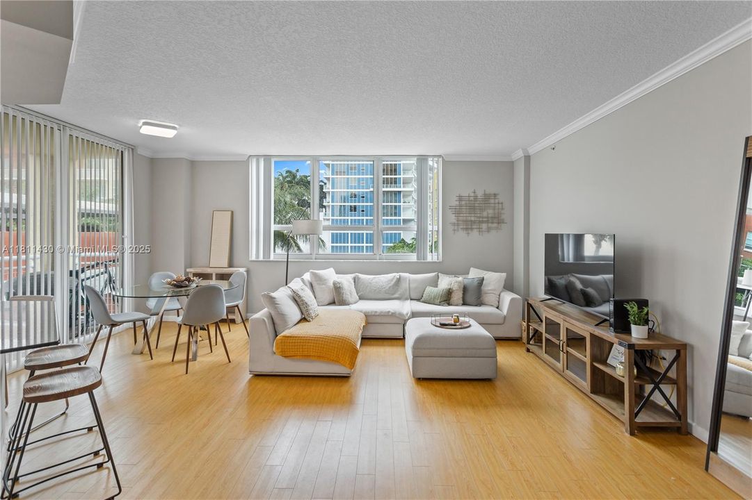 Vendido Recientemente: $398,000 (2 camas, 1 baños, 964 Pies cuadrados)