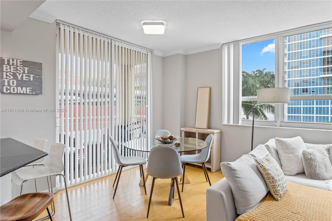 Vendido Recientemente: $398,000 (2 camas, 1 baños, 964 Pies cuadrados)