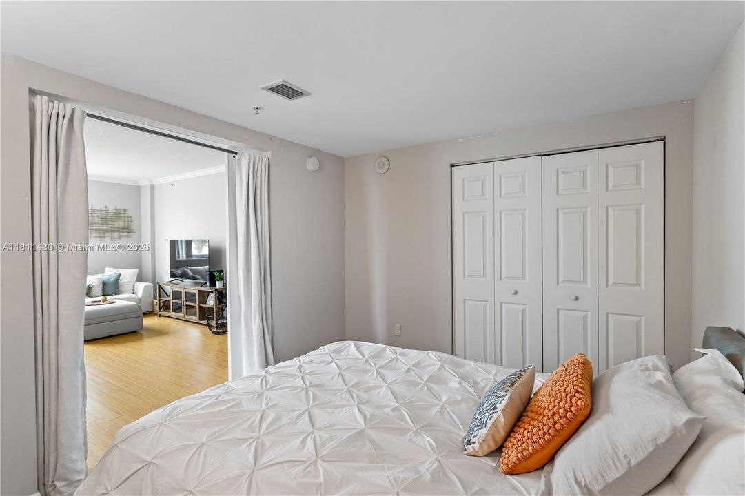 Vendido Recientemente: $398,000 (2 camas, 1 baños, 964 Pies cuadrados)